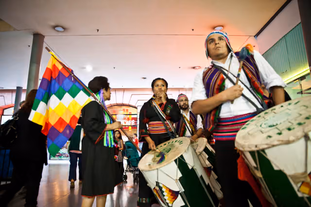 Música del altiplano en la estación de trenes de Constitución (15670529462)