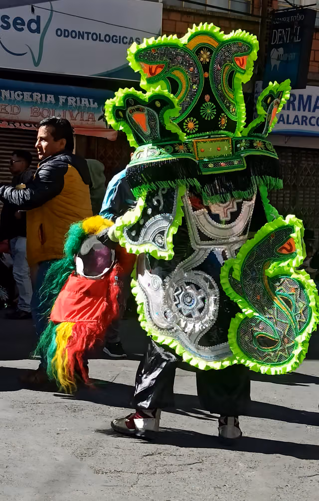 Traje de moreno verde brillante