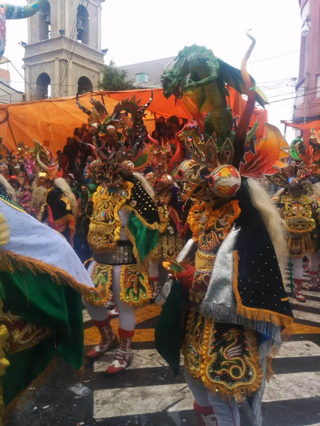 Traje de diablada en Oruro