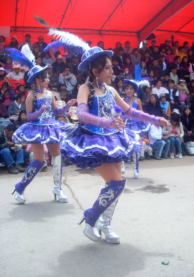 Chinas morenas in La Morenada, Puno-Peru 2