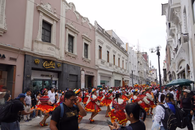 Pasacalle de Lima por la Festividad de la Virgen de la Candelaria 2025 (foto 03965)