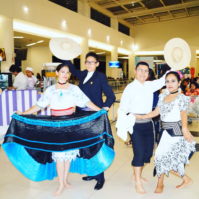 Tondero and marinera performance in Huánuco