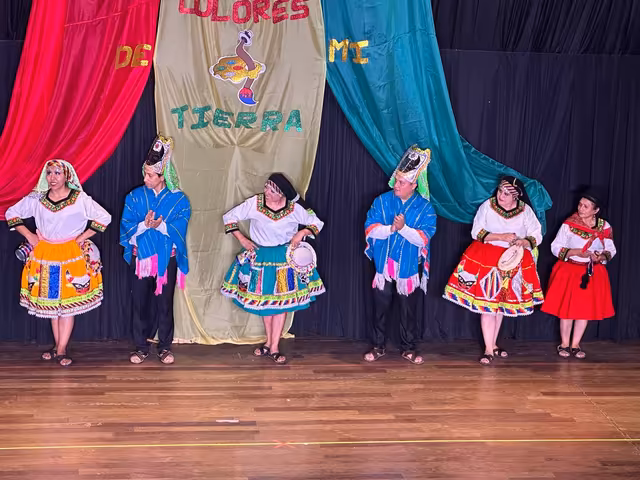 Traje de la danza Llamerada