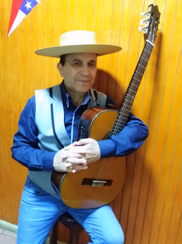 Beltrán "El Monteaguilino" with his guitar