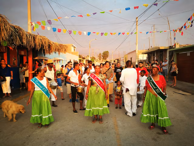 Gentlemen and musicians at the Carnaval Negro de El Carmen 2017