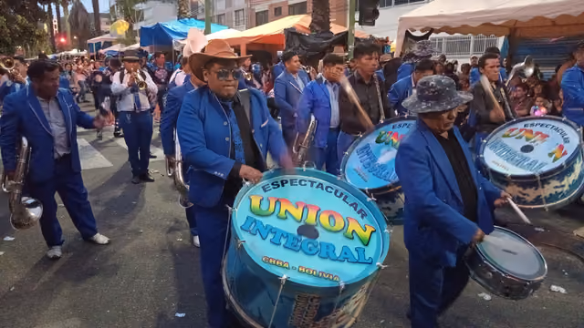 Bass drums and drums of the Unión Integral band