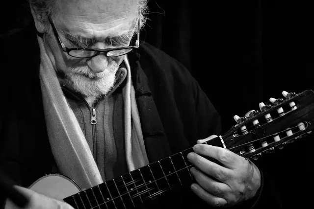 Jorge Milchberg en una presentación del grupo Urubamba, Buenos Aires