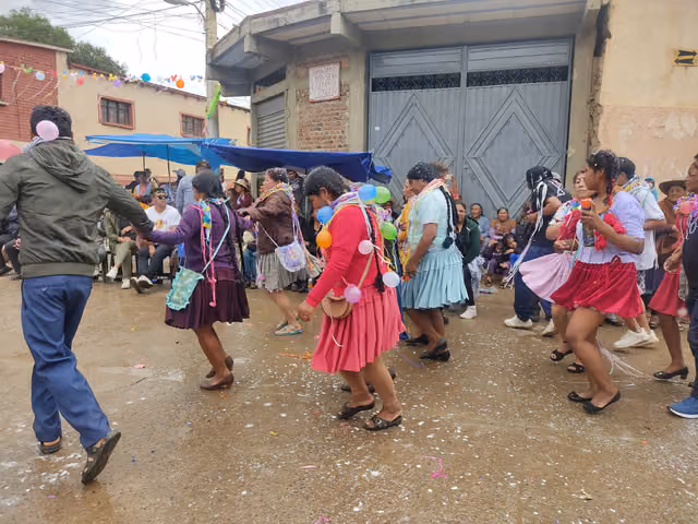 Entrada del Carnaval Mueleño 2025 en Villa Rivero