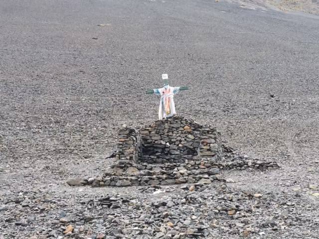 Sixth cross on the Qoylluriti road