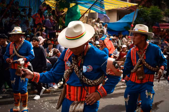 Corso de Corsos en Cochabamba, danza llamerada
