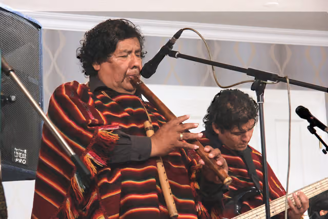 Roberto Guillermo Sahonero Gutiérrez with the quena (Los Masis)