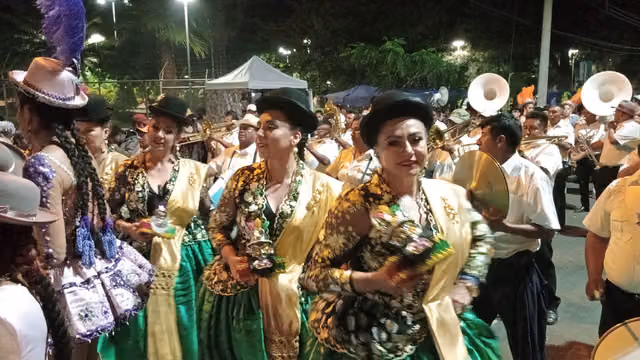 Traje de morenada para mujer