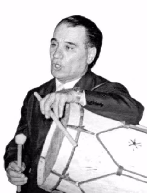 Luis Profili singing with bombo (before 1974)