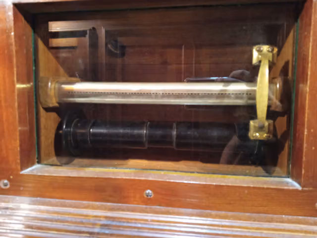 Mechanical organola at the console (Gualeguaychú)