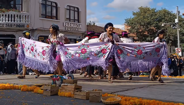 Rueda Chapaca dance at the Pascua Florida celebration in Tarija