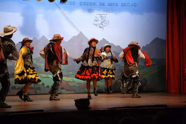 Romantic dance, Centro Qosqo de Arte Nativo