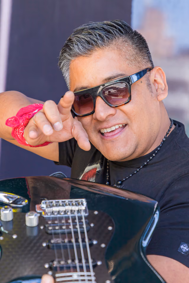 Richard Martínez, guitarist of Los Mojarras, at Quechua Fest 2026