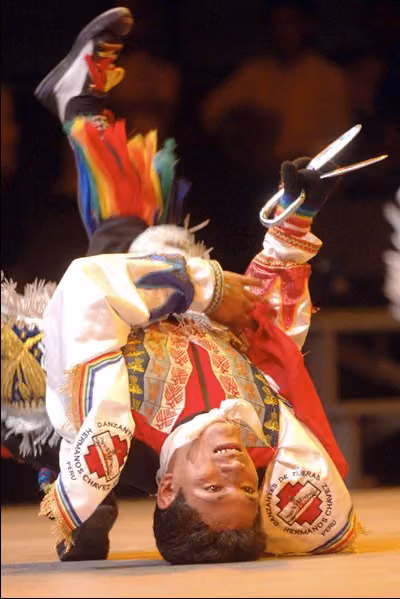 Danzante de tijeras en el festival de Confolens (2006)