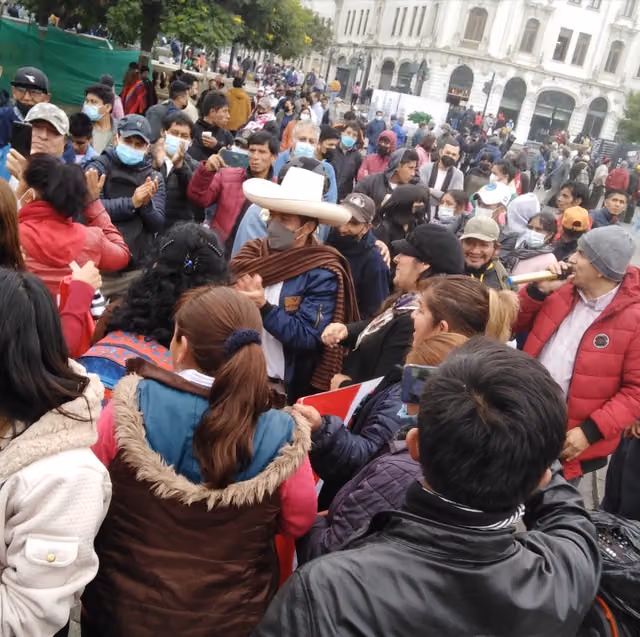 Celebration in Plaza San Martín to the rhythm of huayno (Lima, 2022)