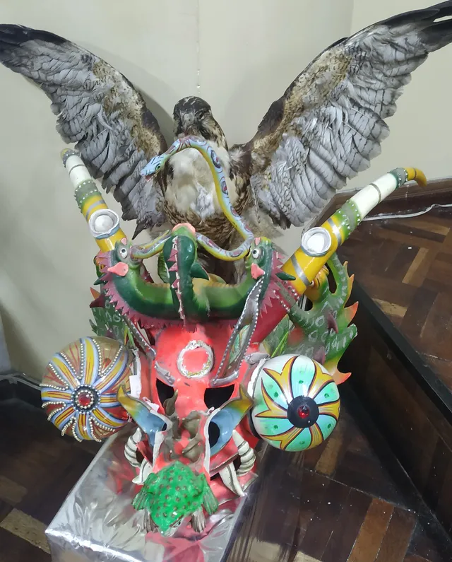 Máscara de diablada del carnaval de Oruro con ojos saltones