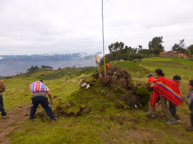 Linderaje boundary-walking, Fortaleza community, Cusco 2019 (photo 1)
