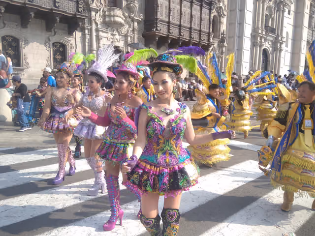 Pasacalle de morenada en Lima, Festividad de la Virgen de la Candelaria 2024 (foto 1143)
