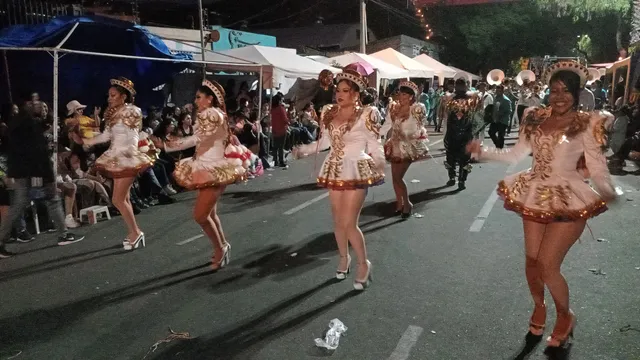 Bailarinas de caporales