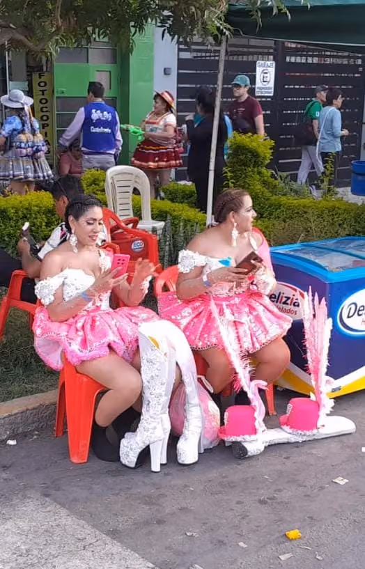 Chinas morenas descansando, Corso de Corsos (Cochabamba, 2026)
