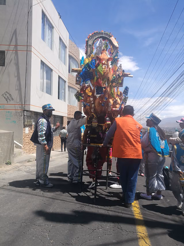 The Ashanguero with his helpers