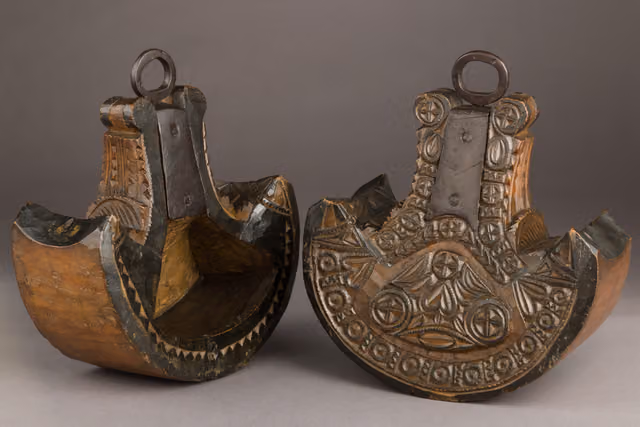 Pair of Mapuche stirrups (19th century)