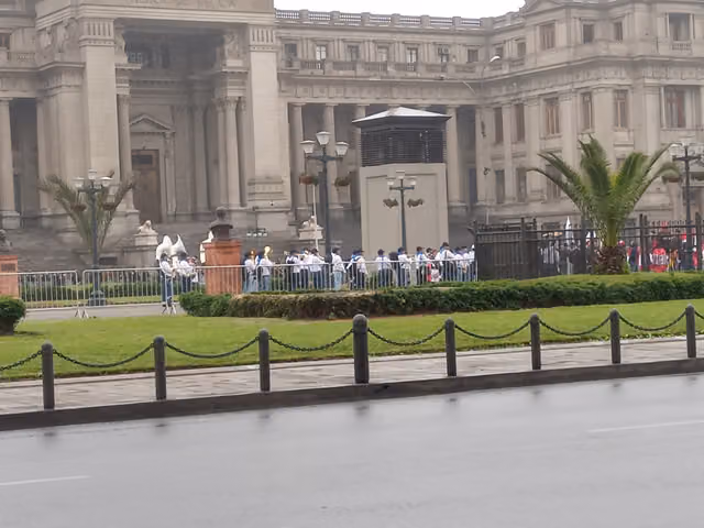 Banda tocando por fiestas patrias