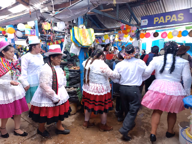 Festividad de Comadres Cusco, Mercado de Wanchaq 27