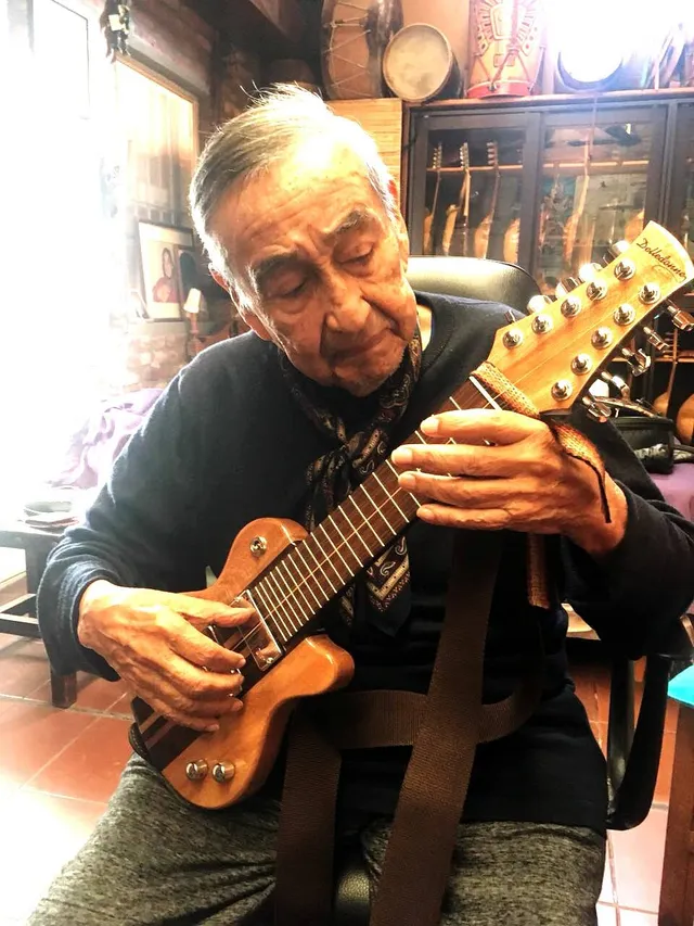 Jaime Torres with his electric charango