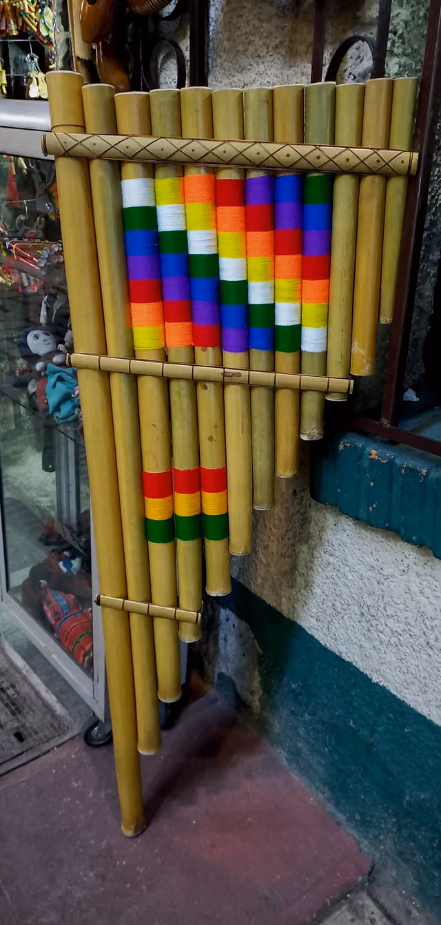 Zampoña grande (artesanía boliviana)