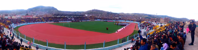 Estadio Enrique Torres Belón de Puno