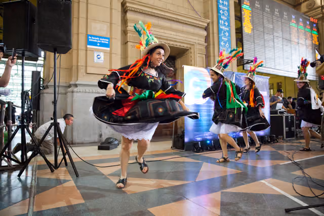 Música del altiplano en la estación de trenes de Constitución (15670522712)