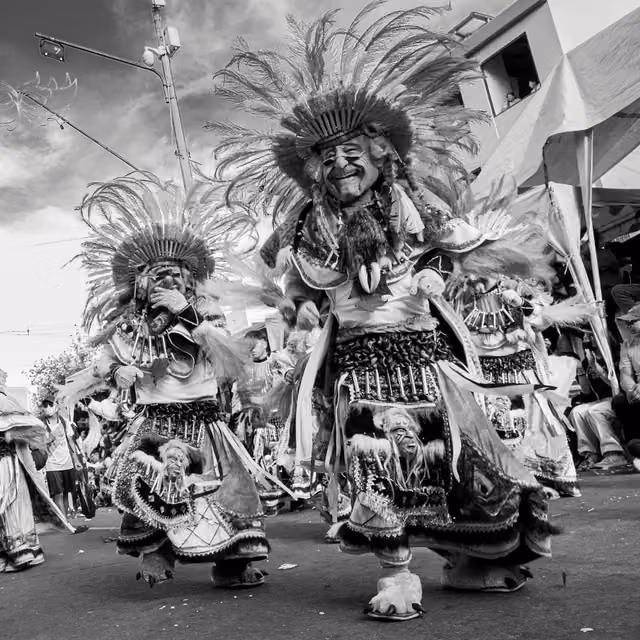 Traje de danza tobas, hombre anciano