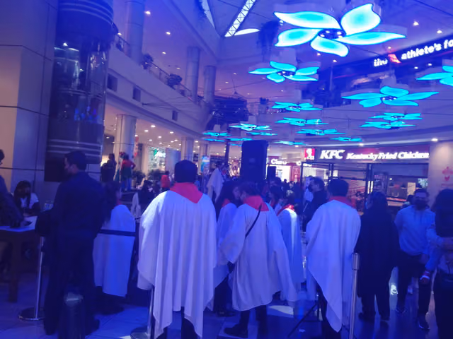 Peruvian choir getting ready for its show