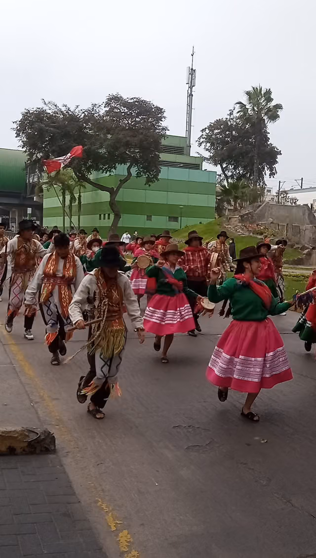 San Borja parade: energy of the dancers