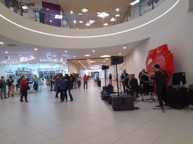 Criolla music show at a shopping center
