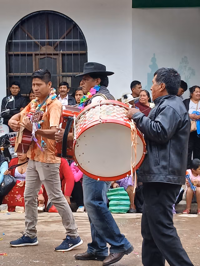 Musicians with guitar, accordion and bass drum, Villa Rivero carnival