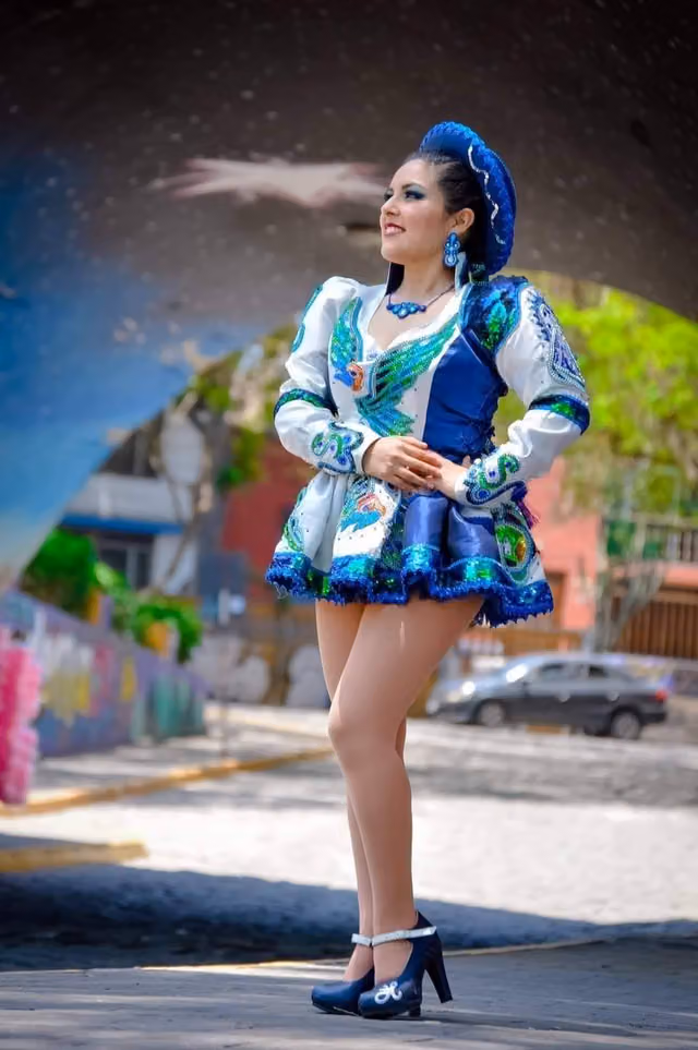 Traje de caporal femenino (2020)