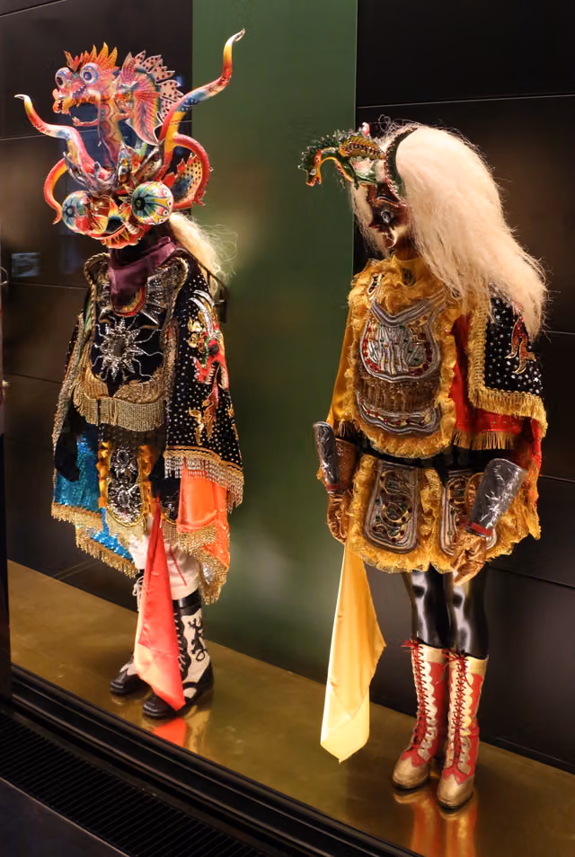 Máscara de diablada: diablo y diablesa ñaupa