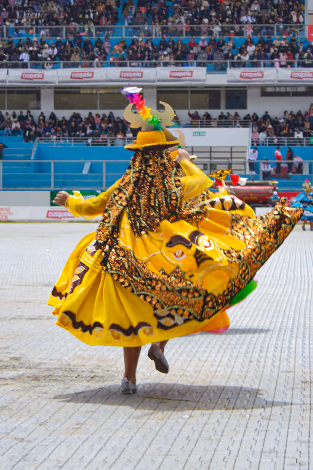 Danzarina de waca waca durante la festividad