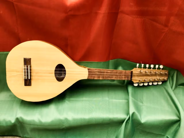 Bandola andina (bandurria)