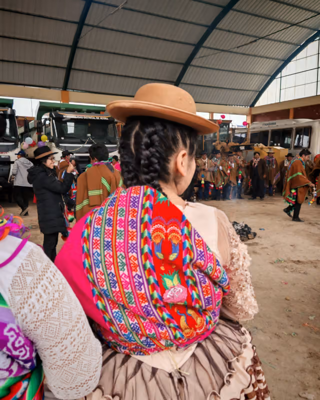 Andean woman carrying a lliclla at Monday carnival in Ácora