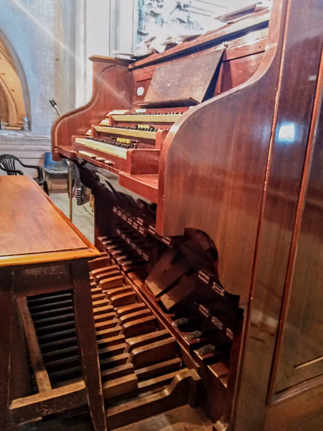 Organ console of the Gualeguaychú cathedral