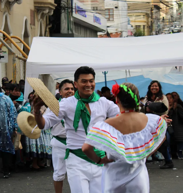 Bailarines de taquirari